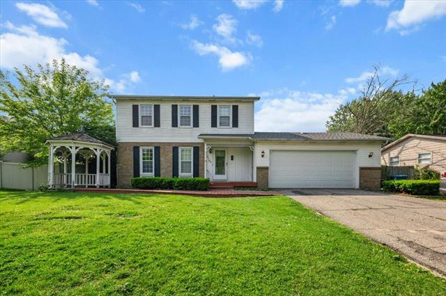 front view picture of 2144 Stanfordse  Drive, Grand Rapids, MI. 49508