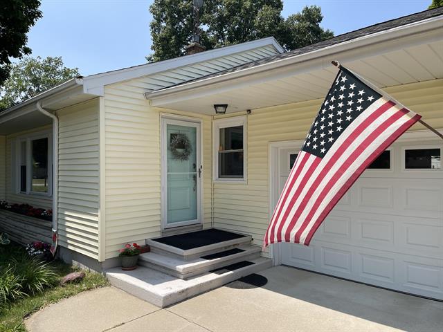 front view picture of 2054 Gerald Street, Benton Harbor, MI. 49022
