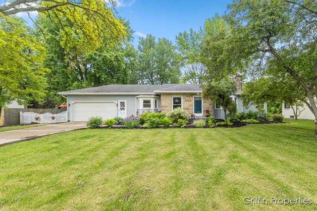 front view picture of 3020 Cascadese  Road, Grand Rapids, MI. 49506