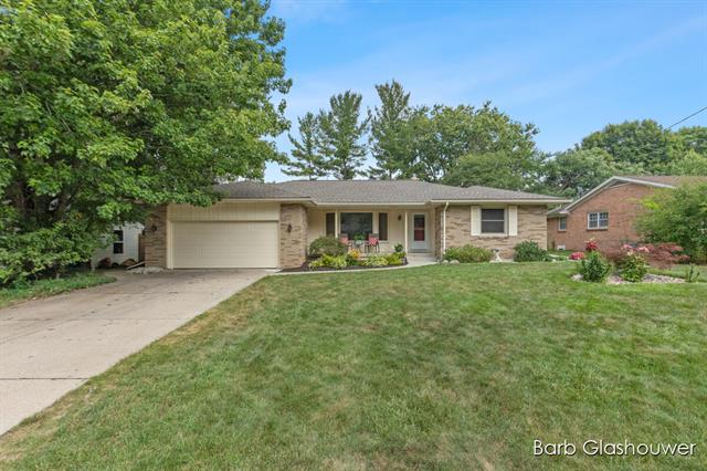 front view picture of 1832 Observatoryse  Avenue, Grand Rapids, MI. 49546