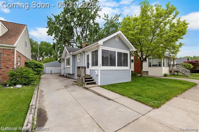 front view picture of 255 Madison Ave, Clawson, MI. 48017