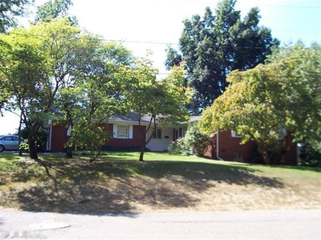 front view picture of 401 Mcphil Drive, Dowagiac, MI. 49047