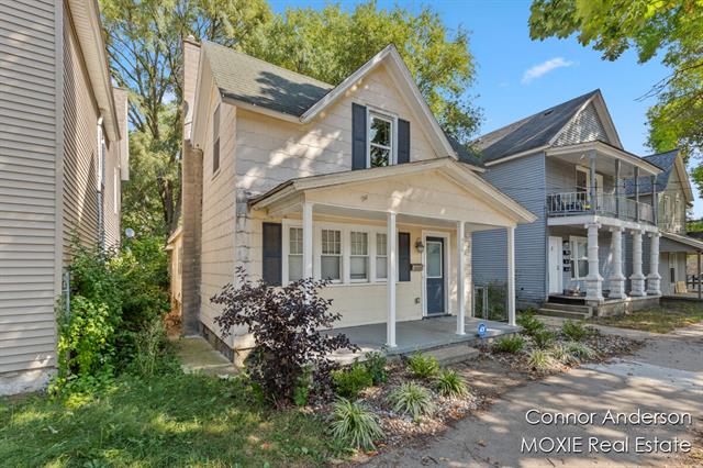 front view picture of 936 Mcreynoldsnw  Avenue, Grand Rapids, MI. 49504