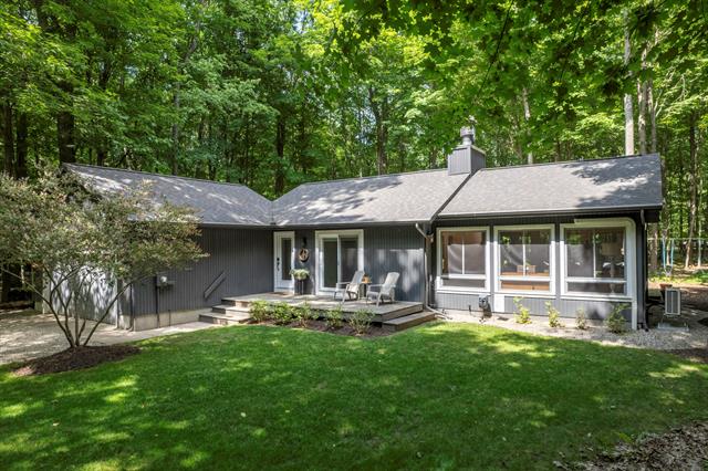 front view picture of 1227 Beech Drive, South Haven, MI. 49090