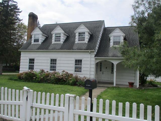 front view picture of 820 Elm Street, Three Rivers, MI. 49093