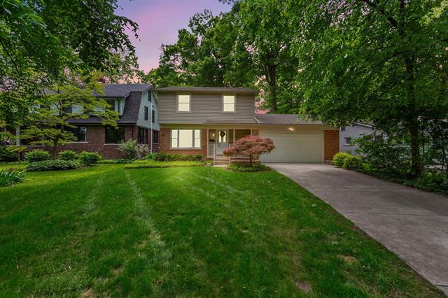 front view picture of 240 E Sunnybrook Dr, Royal Oak, MI. 48073