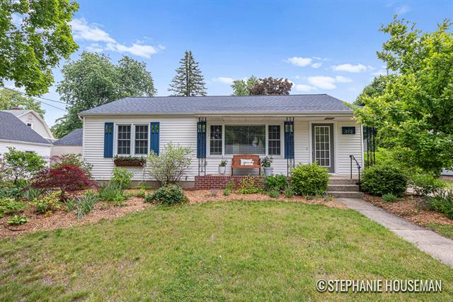 front view picture of 372 Adolph Avenue, Rockford, MI. 49341