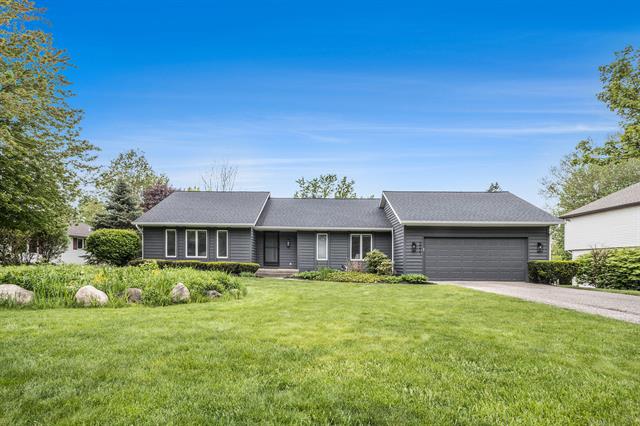 front view picture of 3521 S Applecrestse  Court, Ada, MI. 49301