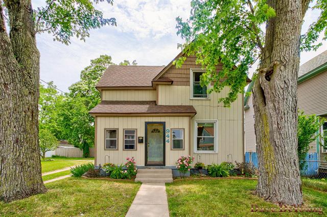 front view picture of 944 Burtonsw , Wyoming, MI. 49509