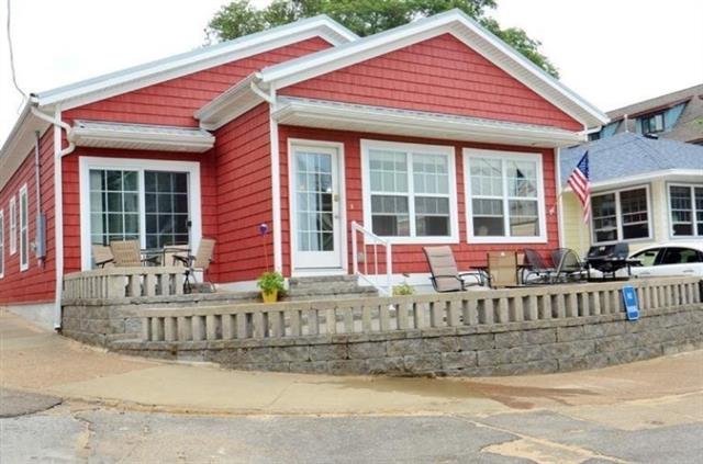 front view picture of 66 Kalamazoo Avenue, South Haven, MI. 49090