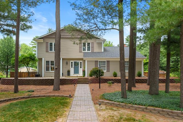 front view picture of 10174 Point O Woods Drive, Portage, MI. 49002