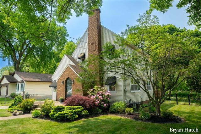 front view picture of 1243 Northrupnw  Avenue, Grand Rapids, MI. 49504