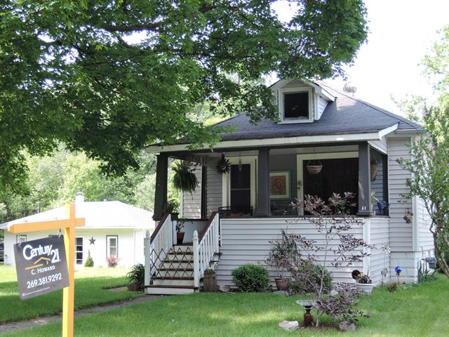 front view picture of 2918 Alamo, Kalamazoo, MI. 49006