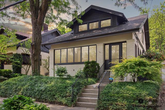 front view picture of 321 Rosewoodse , Grand Rapids, MI. 49506