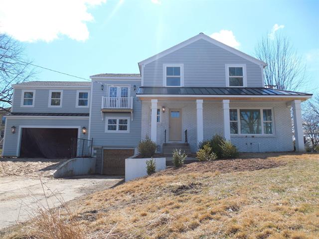 front view picture of 2412 Lakese  Drive, Grand Rapids, MI. 49506