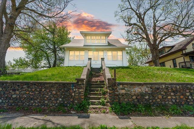 front view picture of 261 Avenue C, Battle Creek, MI. 49037
