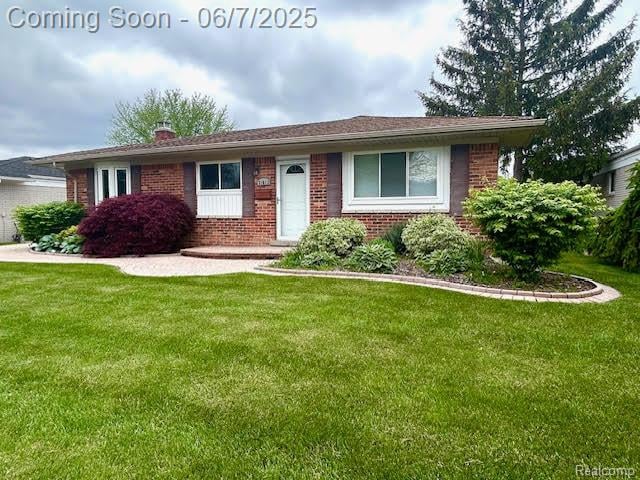 front view picture of 31613 Kenwood Ave, Madison Heights, MI. 48071