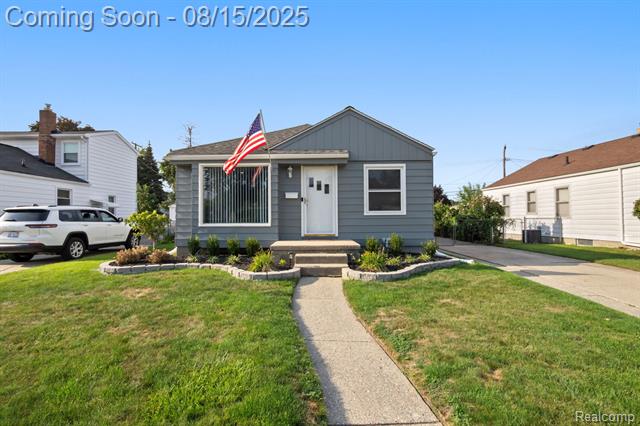 front view picture of 80 Tecumseh St, Clawson, MI. 48017