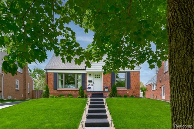front view picture of 4513 Robinwood Ave, Royal Oak, MI. 48073