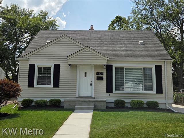 front view picture of 4507 Sedgemoor Ave, Royal Oak, MI. 48073