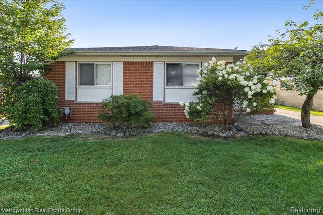front view picture of 4628 Hillcrest Ave, Royal Oak, MI. 48073