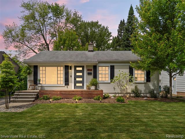 front view picture of 4707 Woodland Ave, Royal Oak, MI. 48073