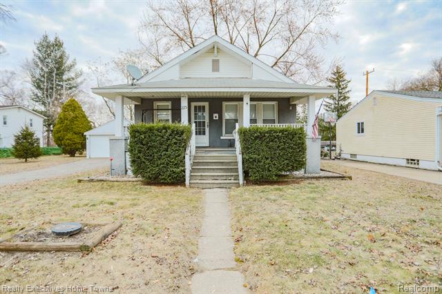 front view picture of 223 Renshaw Ave, Clawson, MI. 48017