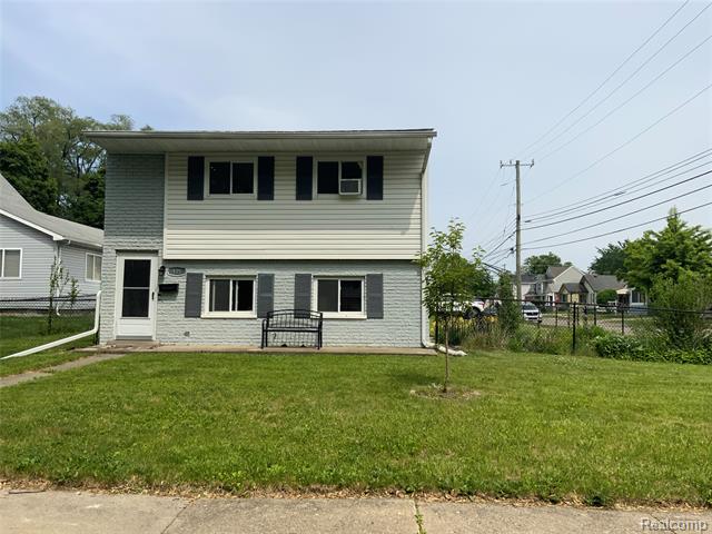 front view picture of 135 Gerald Ave, Clawson, MI. 48017