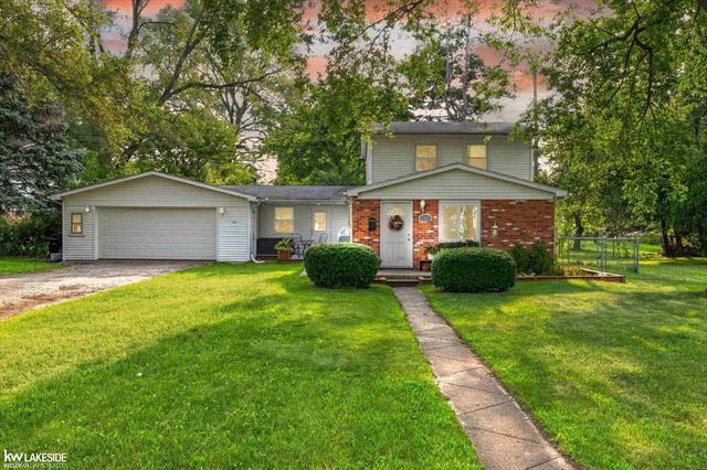 front view picture of 205 Renshaw Ave, Clawson, MI. 48017