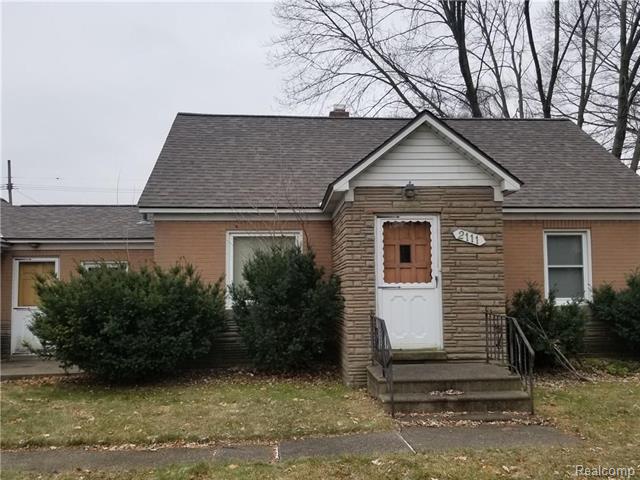 front view picture of 2111 W 14 Mile Rd, Royal Oak, MI. 48073