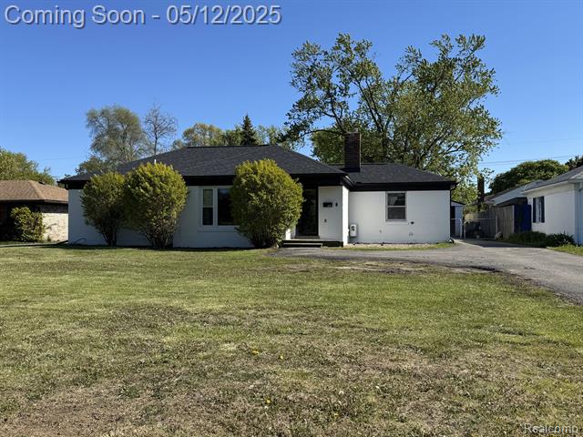 front view picture of 2017 W 14 Mile Rd, Royal Oak, MI. 48073