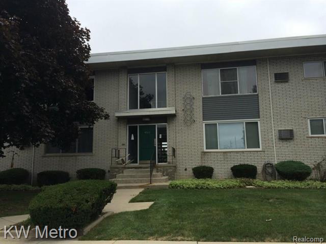 front view picture of 4910 Briarwood Ave, Royal Oak, MI. 48073