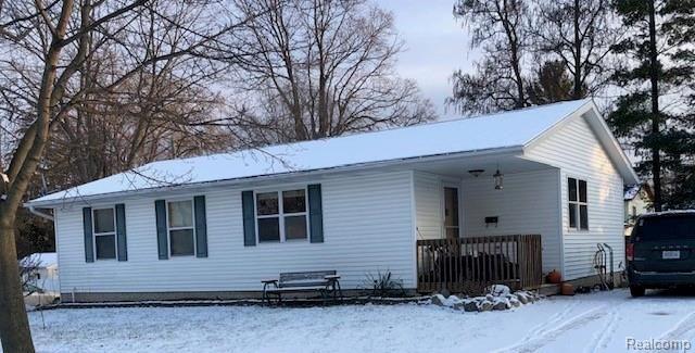 front view picture of 749 W Frank Street, Caro, MI. 48723