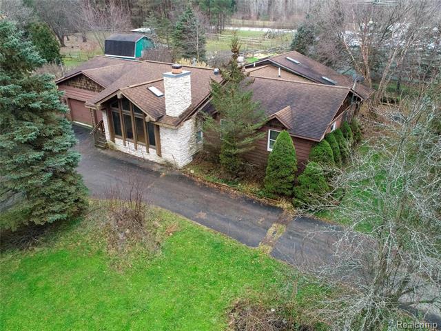front view picture of 5235 Lahring Road, Linden, MI. 48451