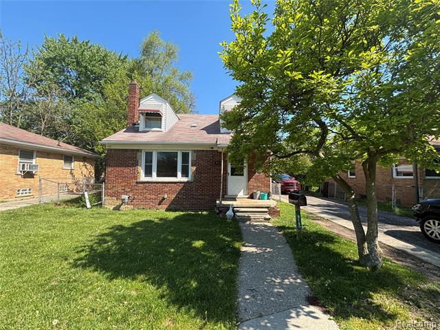 front view picture of 915 E 14 Mile Rd, Clawson, MI. 48017