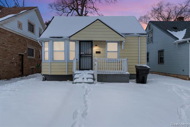 front view picture of 15735 Cheyenne Street, Detroit, MI. 48227