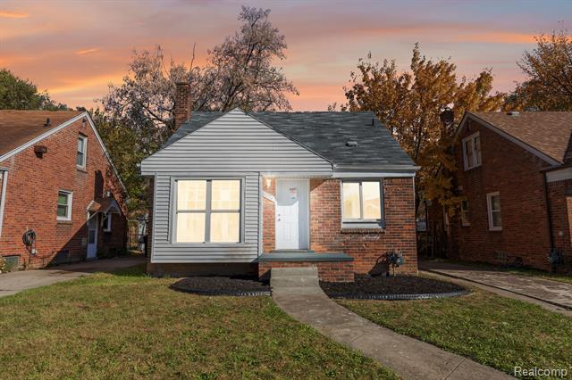 front view picture of 20284 Gilchrist Street, Detroit, MI. 48235
