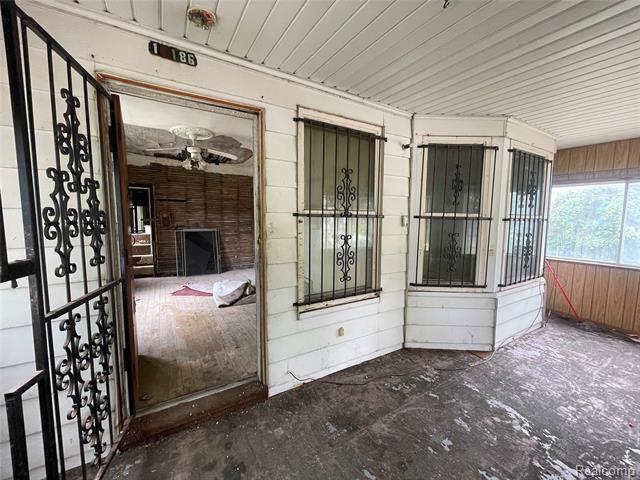 front view picture of 17184 Mackay, Hamtramck, MI. 48212