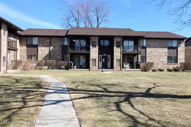 front view picture of 256 E 13 Mile Rd Apt 14, Madison Heights, MI. 48071