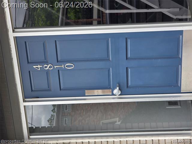 front view picture of 4810 Briarwood Ave, Royal Oak, MI. 48073