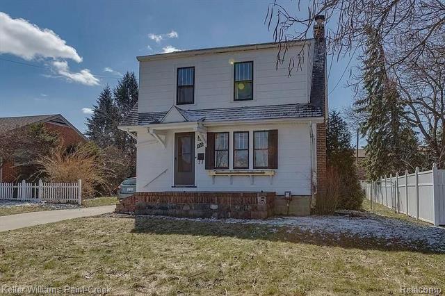 front view picture of 155 Broadacre Ave, Clawson, MI. 48017