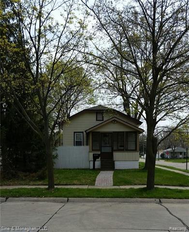 front view picture of 204 N Marias Ave, Clawson, MI. 48017