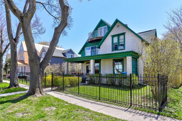 front view picture of 361 2Nd Street, Manistee, MI. 49660