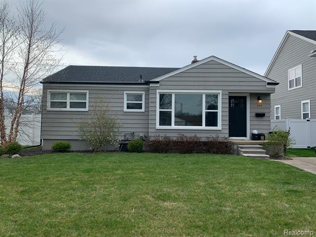 front view picture of 654 Broadacre Ave, Clawson, MI. 48017