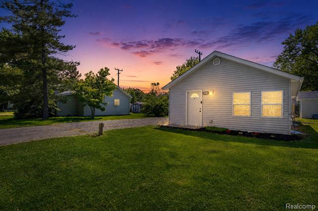 front view picture of 4333 E Avenue, Newport, MI. 48166
