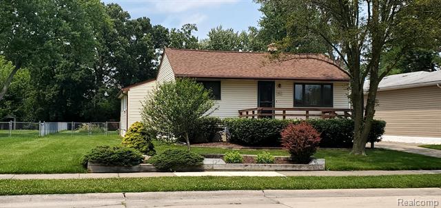 front view for 452 Broadacre Ave, Clawson, Mi. 48017