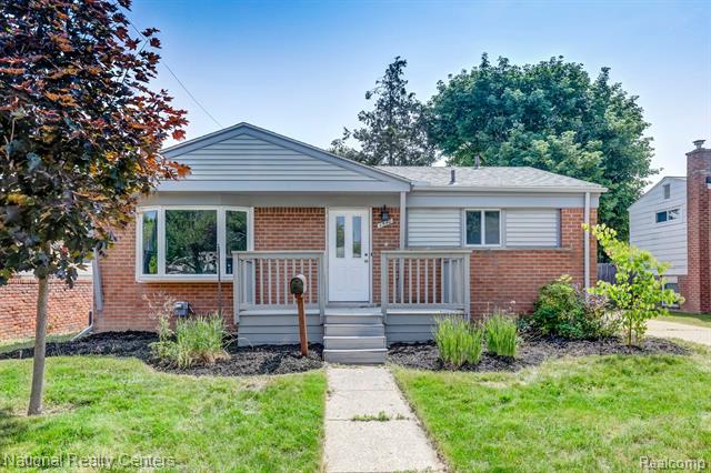 front view picture of 1540 N Selfridge Blvd, Clawson, MI. 48017