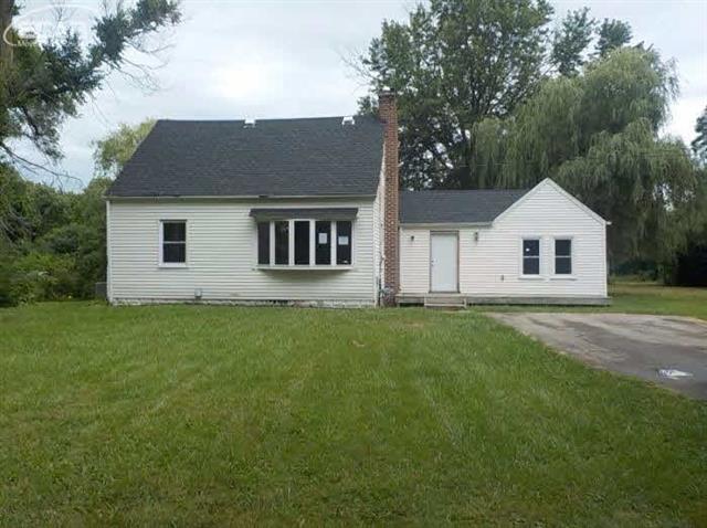 front view picture of 3620 Mackin Road, Flint, MI. 48504