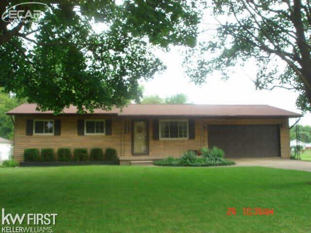front view picture of 2444 W Maple Avenue, Flint, MI. 48507
