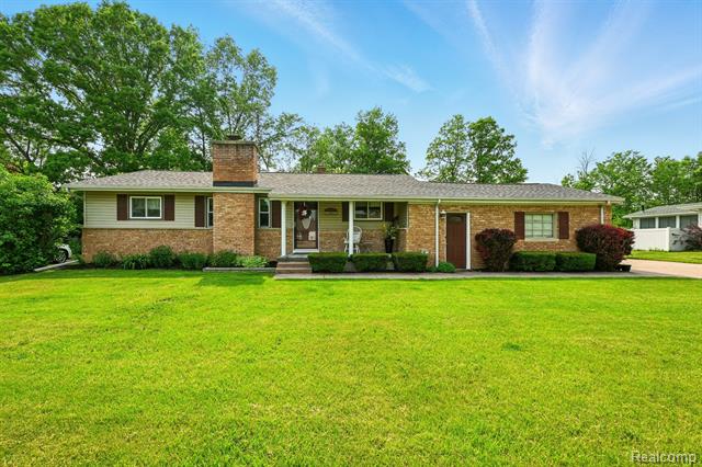 front view picture of 1331 Schafer Drive, Burton, MI. 48509
